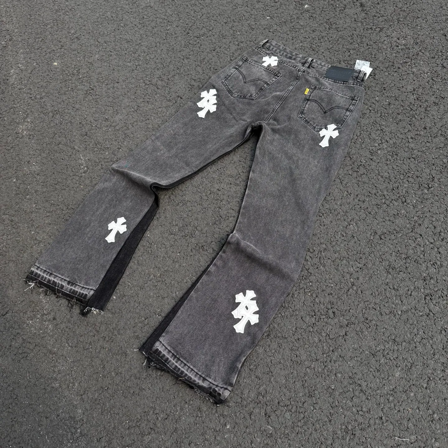 #8160 P260💰 Independent GALLERY DEPT. Vintage spliced black and gray snowflake pattern cross loose washed flared jeans - truly restore the ultimate texture of Vintage - original hardware accessories washed and other elevators, QR code analysis are all purchased from the original factory, high degree of restoration, you are welcome to compare with a certain product ~ - three-dimensional version Loose and comfortable, not picky about the figure, taller and slimmer, factory Seiko, original factory quality control, same style for men and women, can be matched with couples, versatile recommendation Essential jeans for all seasons - sizes: 28 30 32 34 36